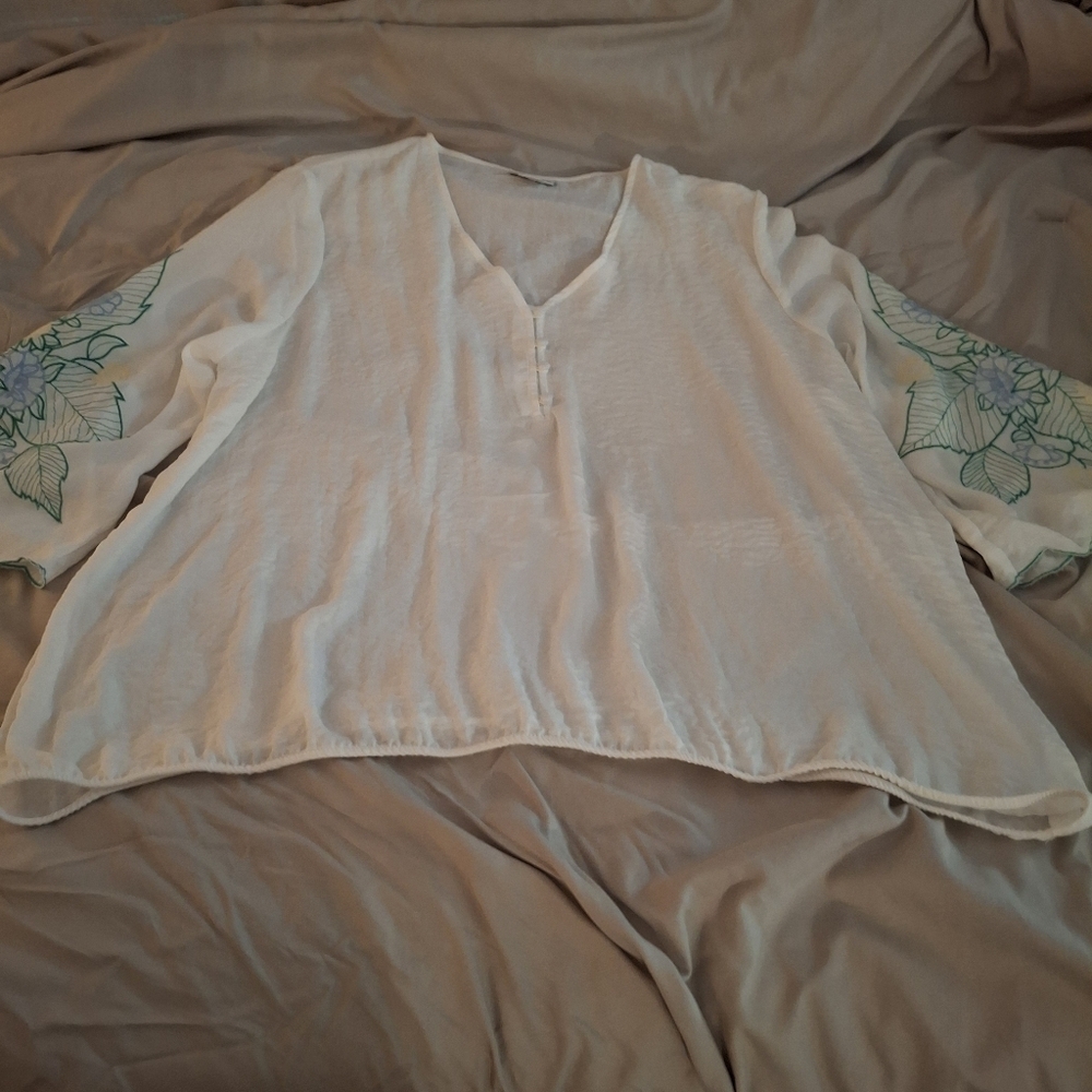 Liz Claiborne White Sheer Floral Women's Top - Picture 3 of 7